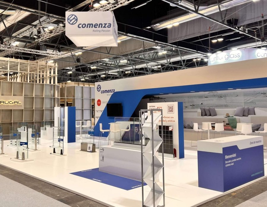 Stand de Comenza CON innovaciones en barandillas y cerramientos de aluminio