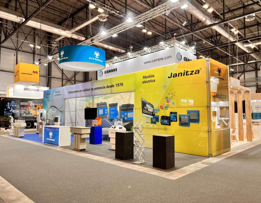 Stand de Cydesa y Janitza en Construtec 2026 mostrando soluciones de medida eléctrica y calidad de potencia