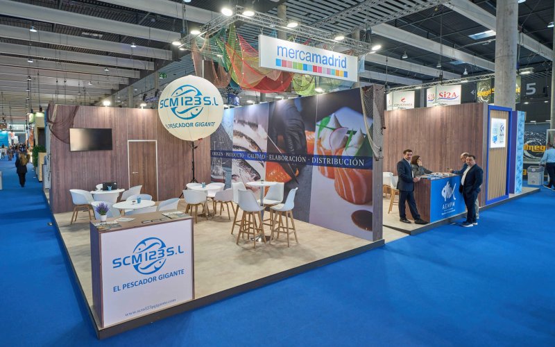 Stand de Mercamadrid con coexpositores y sistema fullimage montado por Servis