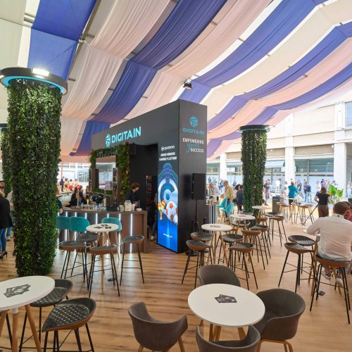 Espacio central del stand de Digitain en el SBC